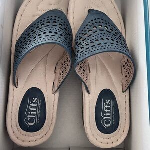 Cliffs by White Mountain Women's Blue Sandals